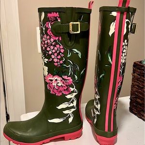 Joules Welle Rainboots Size 8, tall army green and hot pink floral design